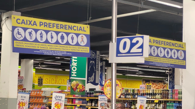 Estabelecimentos públicos e privados devem identificar filas preferenciais para autistas