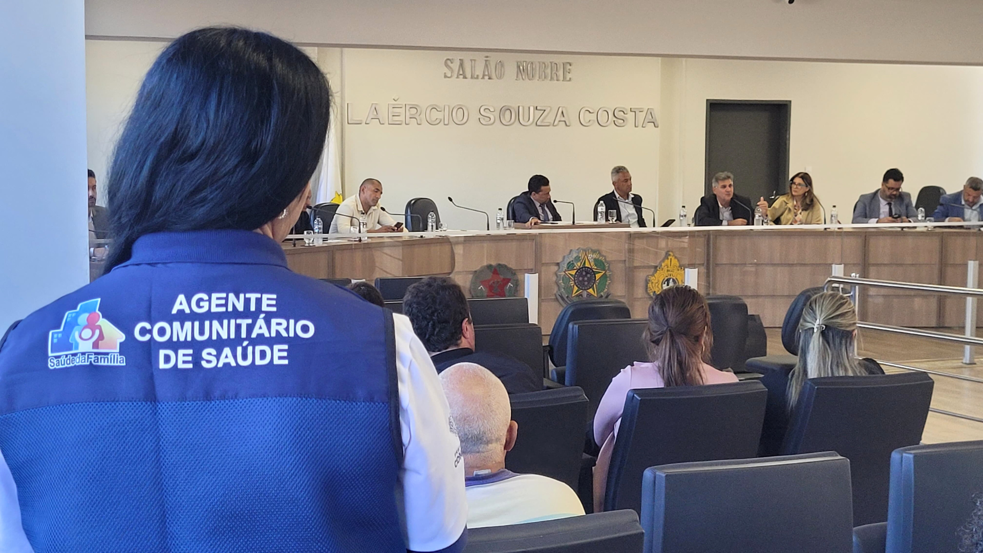 Vereadores aprovam alteração da base de cálculo do adicional de insalubridade dos agentes de saúde. Projeto também prevê pagamento retroativo.